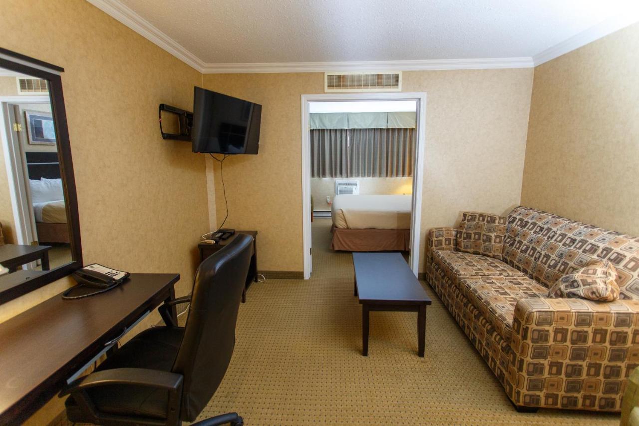 The George Dawson Inn & Conference Centre Dawson Creek Eksteriør bilde