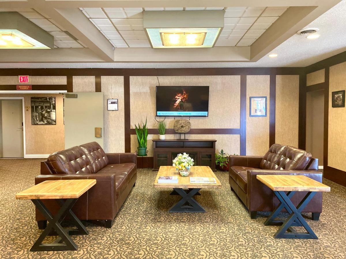 The George Dawson Inn & Conference Centre Dawson Creek Eksteriør bilde